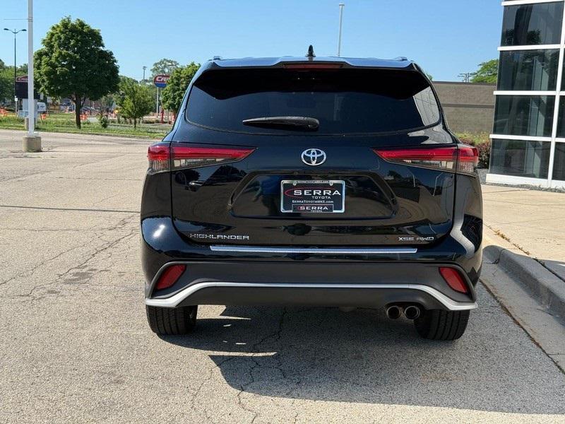 used 2021 Toyota Highlander car, priced at $36,200
