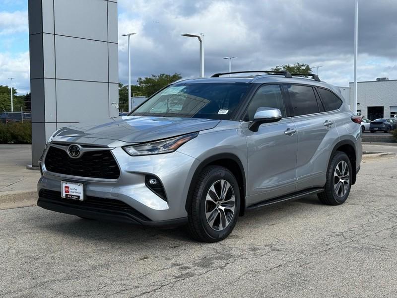 used 2021 Toyota Highlander car, priced at $33,251