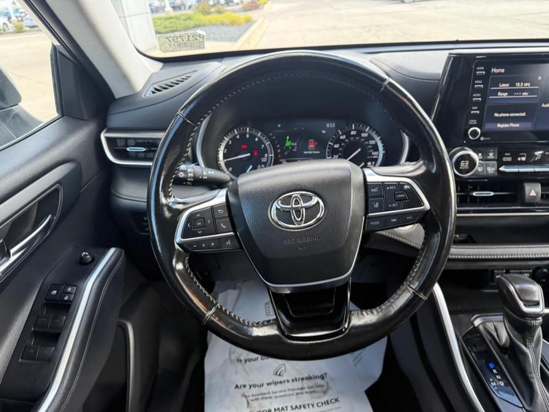 used 2021 Toyota Highlander car, priced at $33,251