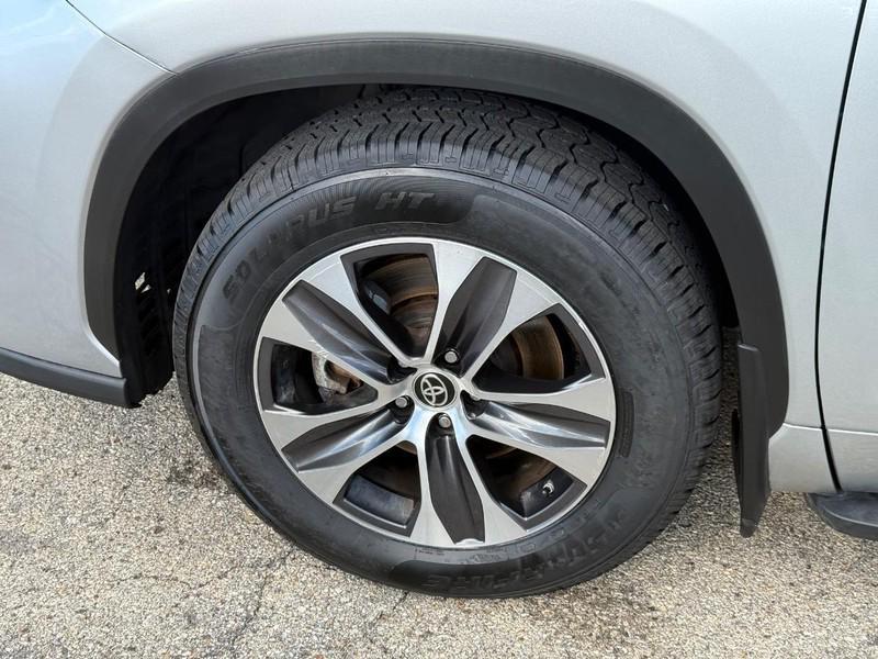 used 2021 Toyota Highlander car, priced at $33,251