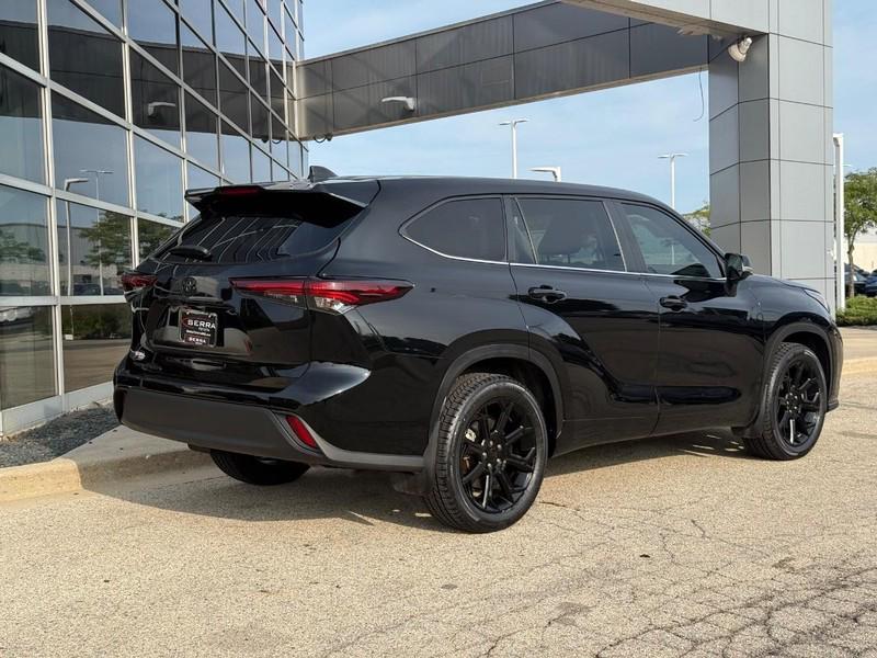 used 2024 Toyota Highlander car, priced at $30,598