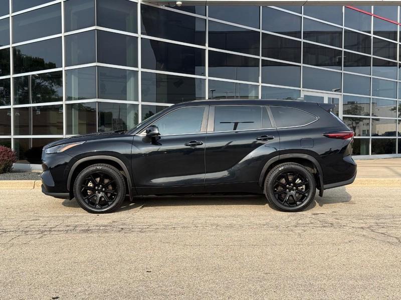 used 2024 Toyota Highlander car, priced at $30,598