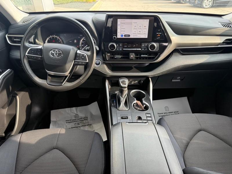 used 2024 Toyota Highlander car, priced at $30,598