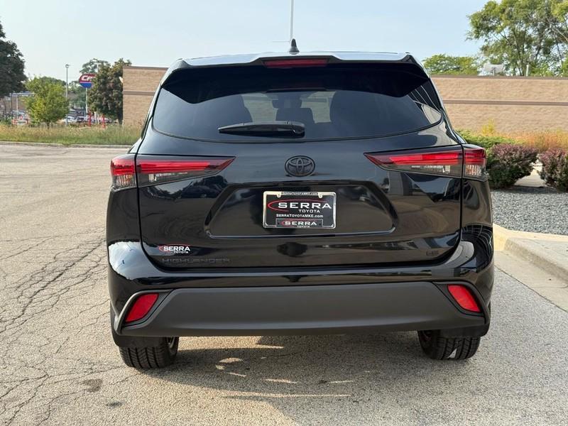 used 2024 Toyota Highlander car, priced at $30,598