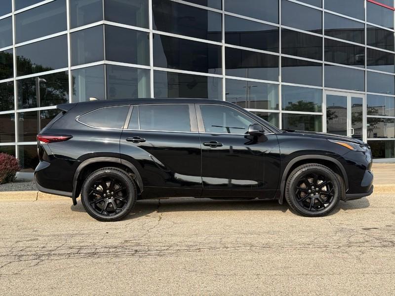 used 2024 Toyota Highlander car, priced at $30,598