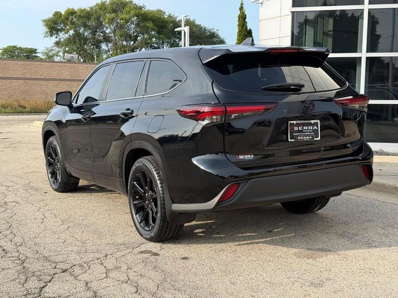used 2024 Toyota Highlander car, priced at $30,598