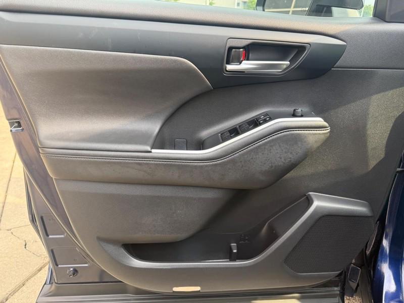 used 2024 Toyota Highlander car, priced at $42,450