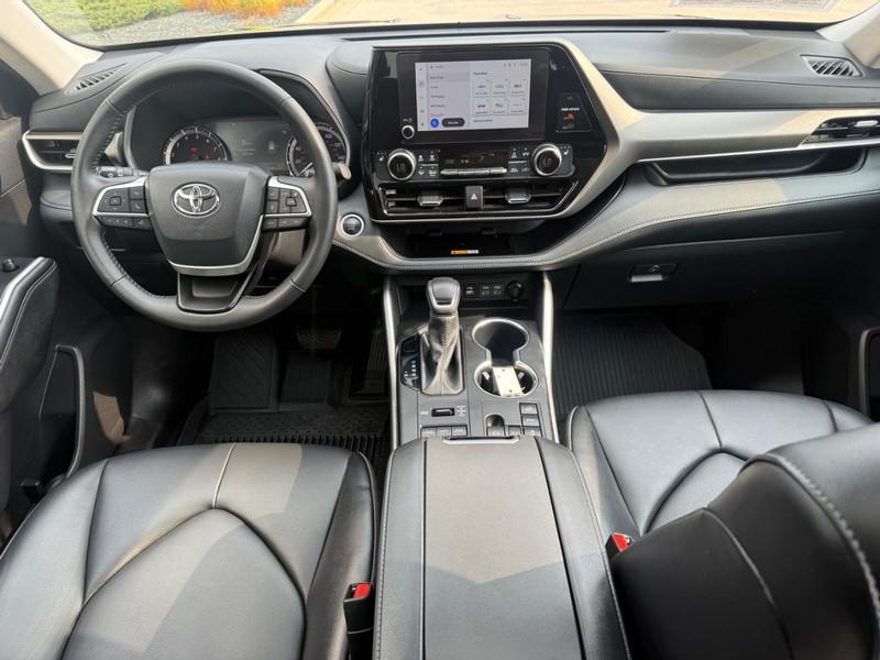 used 2024 Toyota Highlander car, priced at $42,450
