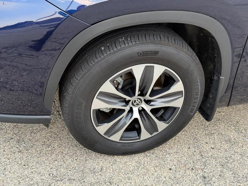 used 2024 Toyota Highlander car, priced at $42,450