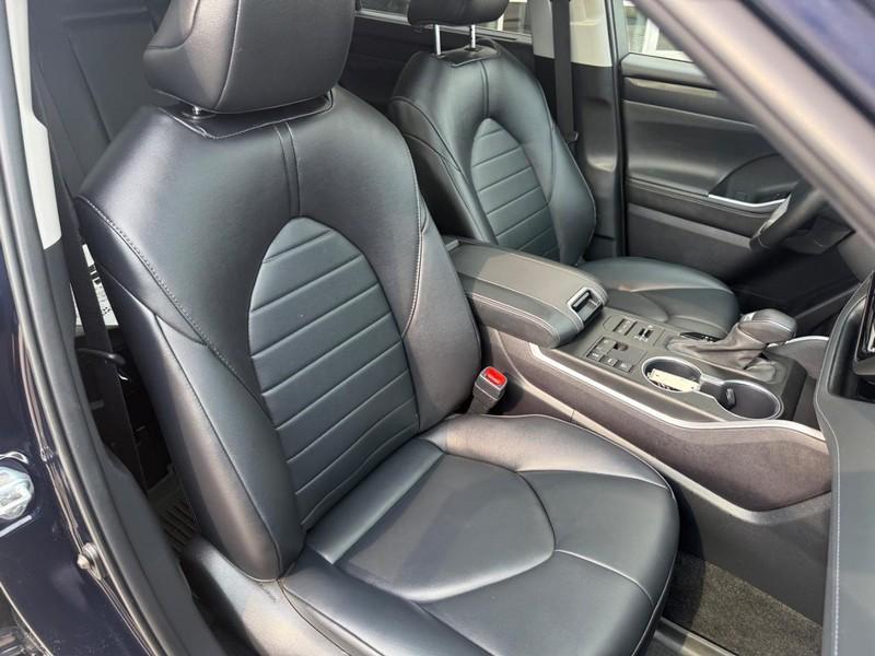 used 2024 Toyota Highlander car, priced at $42,450