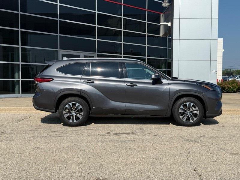 used 2021 Toyota Highlander car, priced at $31,891