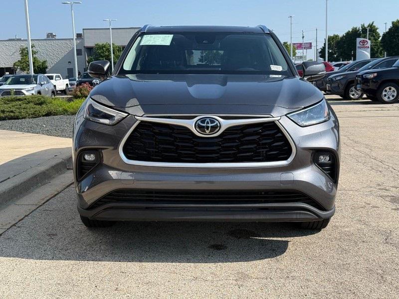 used 2021 Toyota Highlander car, priced at $31,891