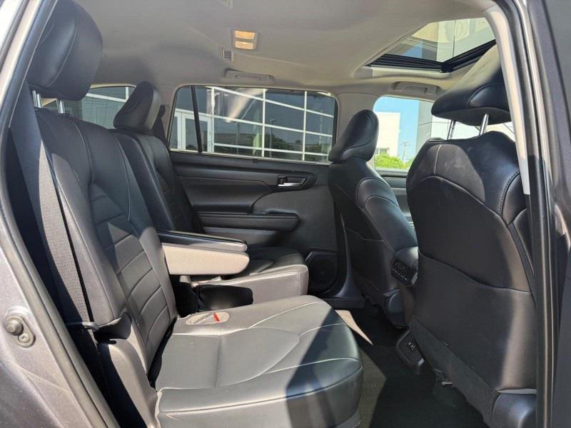 used 2021 Toyota Highlander car, priced at $31,891