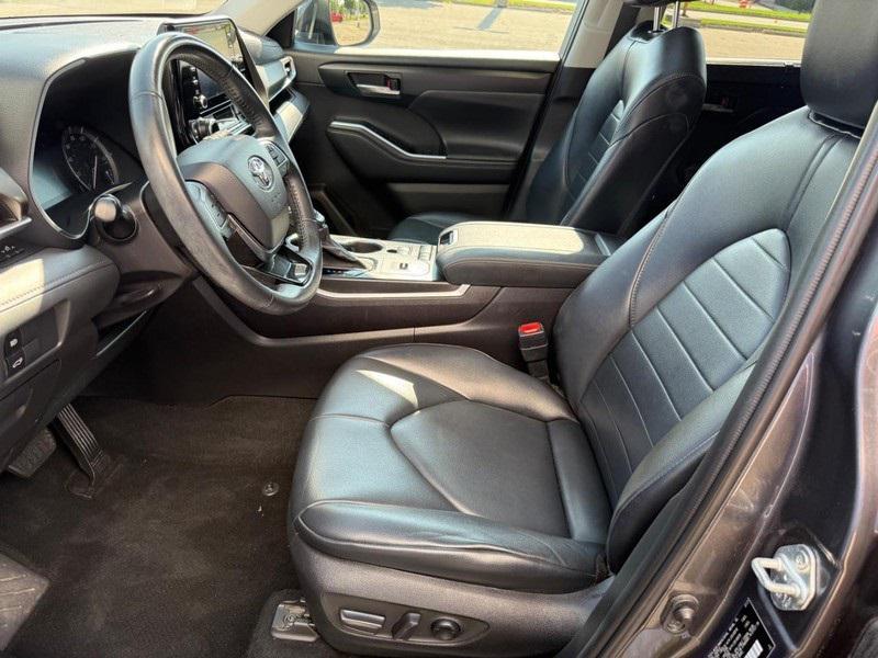 used 2021 Toyota Highlander car, priced at $31,891