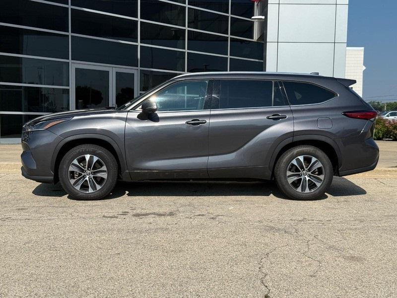 used 2021 Toyota Highlander car, priced at $31,891