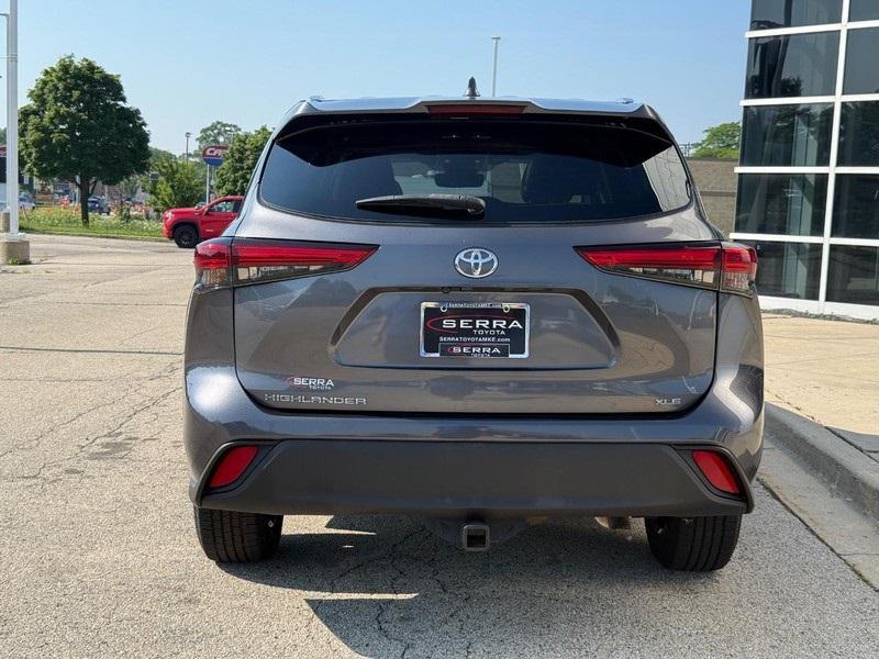 used 2021 Toyota Highlander car, priced at $31,891