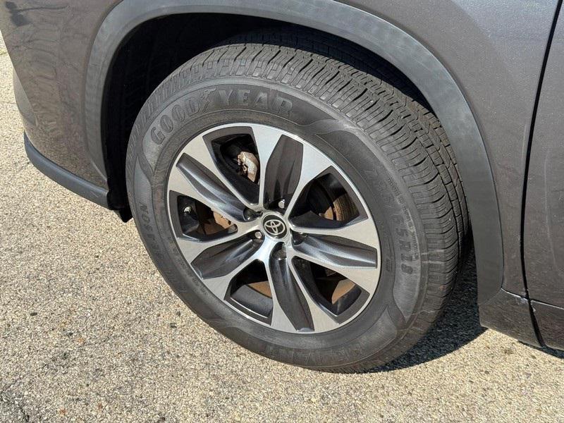 used 2021 Toyota Highlander car, priced at $31,891