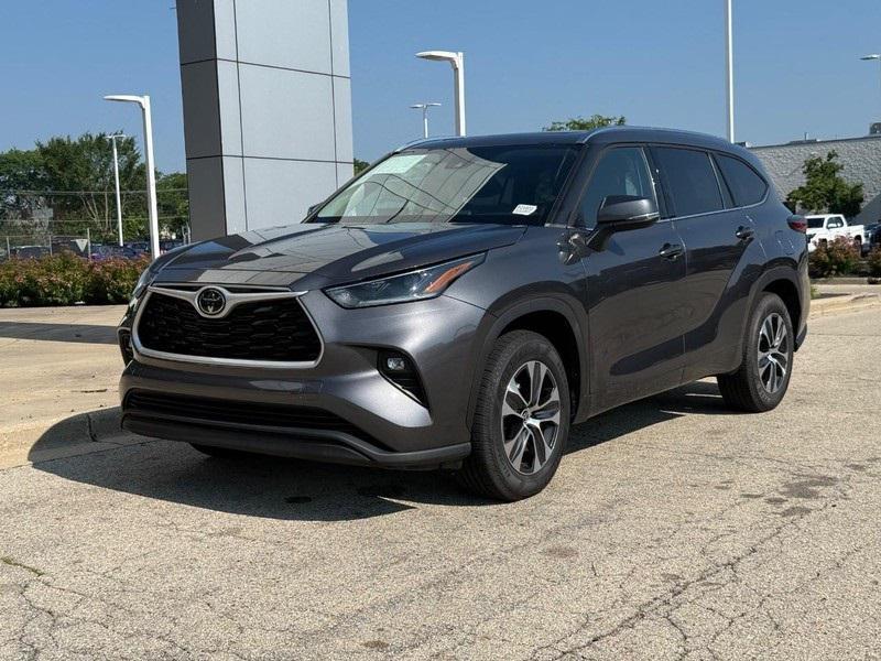 used 2021 Toyota Highlander car, priced at $31,891