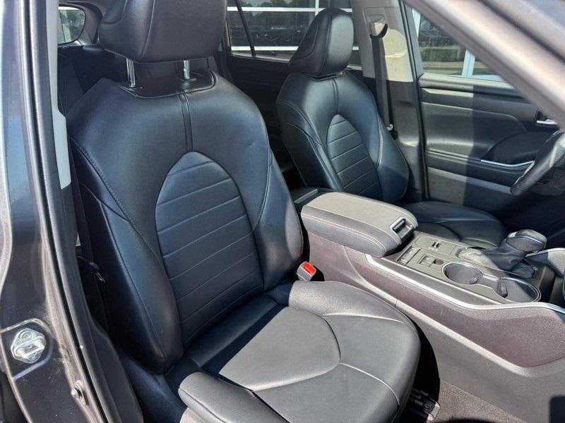 used 2021 Toyota Highlander car, priced at $31,891