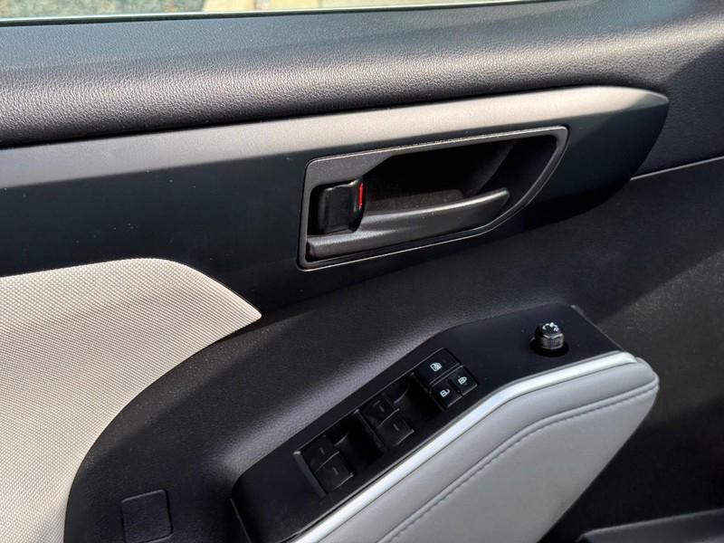 used 2020 Toyota Highlander car, priced at $29,980