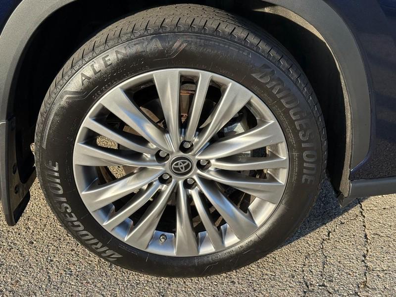 used 2023 Toyota Highlander car, priced at $44,733