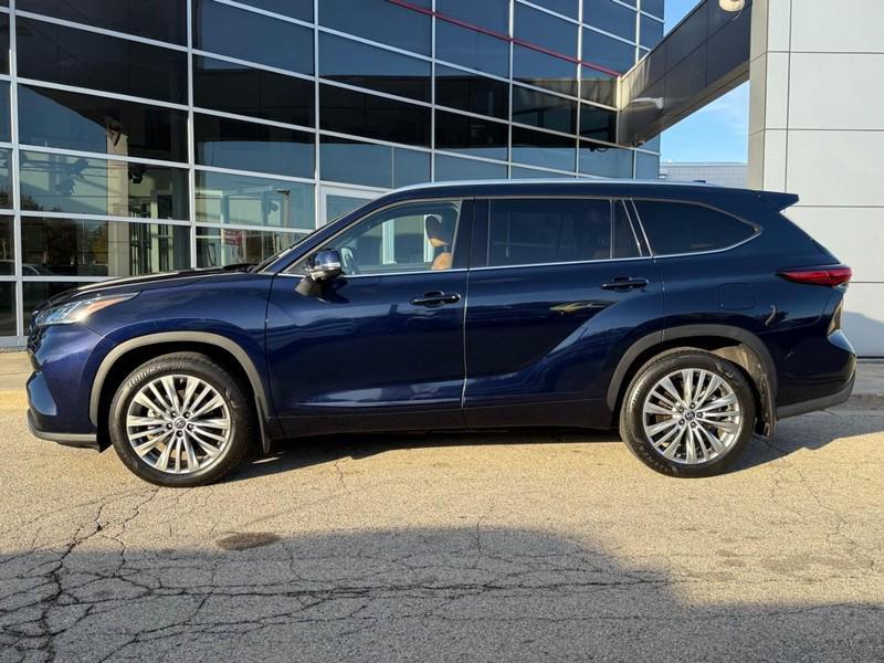 used 2023 Toyota Highlander car, priced at $44,733