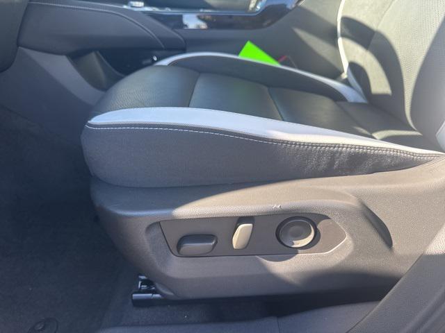 used 2025 Buick Envision car, priced at $32,994