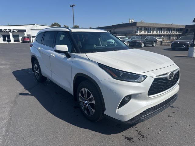 used 2021 Toyota Highlander car, priced at $30,899