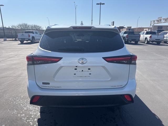 used 2021 Toyota Highlander car, priced at $30,899