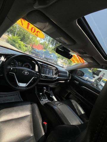 used 2017 Toyota Highlander car
