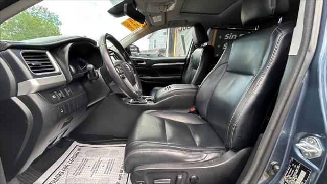 used 2017 Toyota Highlander car