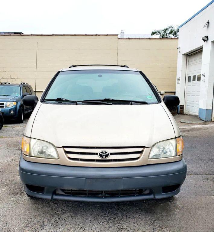 used 2001 Toyota Sienna car, priced at $3,990