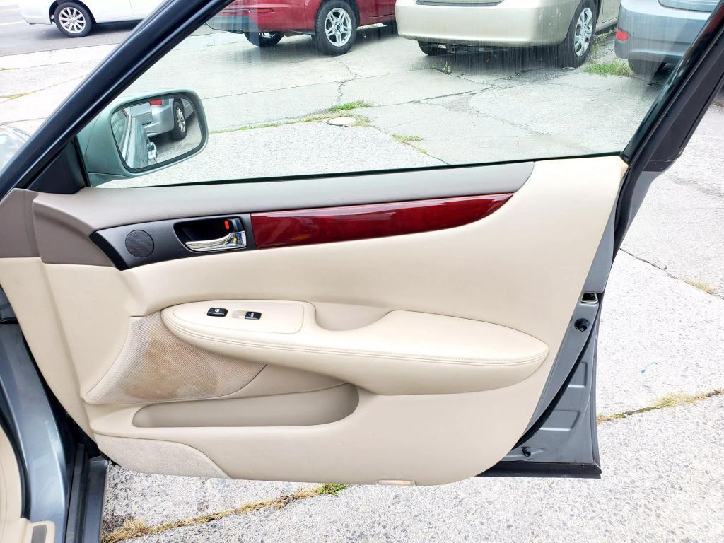 used 2002 Lexus ES 300 car, priced at $5,750