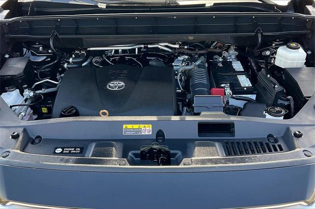 used 2022 Toyota Highlander car, priced at $33,593