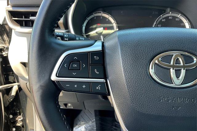 used 2022 Toyota Highlander car, priced at $33,593