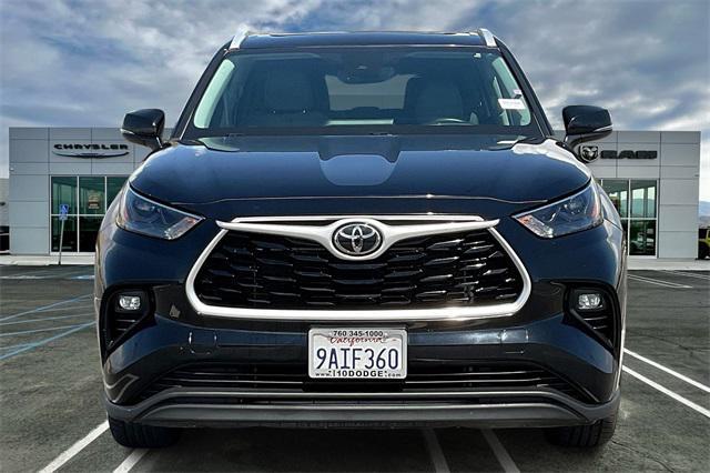 used 2022 Toyota Highlander car, priced at $33,593