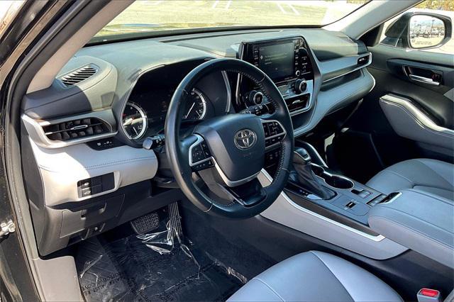 used 2022 Toyota Highlander car, priced at $33,593