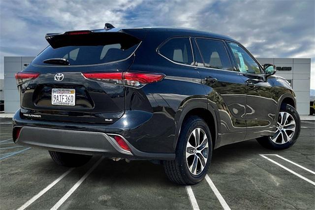used 2022 Toyota Highlander car, priced at $33,593