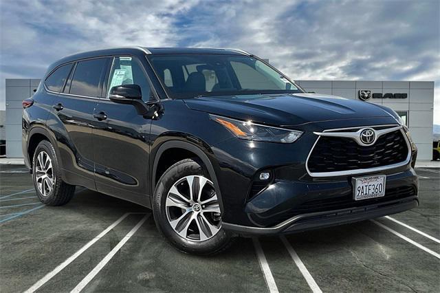 used 2022 Toyota Highlander car, priced at $33,593