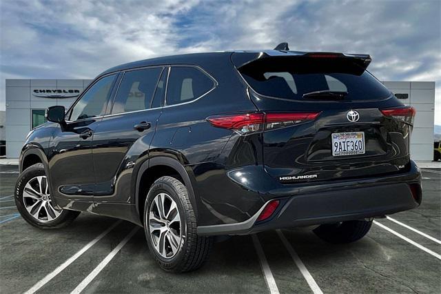 used 2022 Toyota Highlander car, priced at $33,593