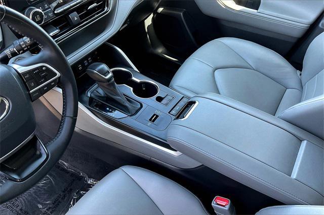 used 2022 Toyota Highlander car, priced at $33,593