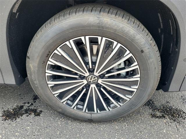 new 2025 Volkswagen Tiguan car, priced at $31,180