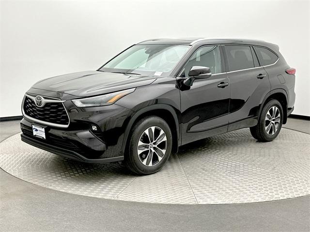 used 2022 Toyota Highlander car, priced at $37,598