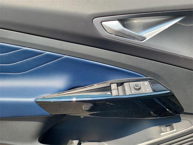 new 2025 Volkswagen ID.4 car, priced at $42,168