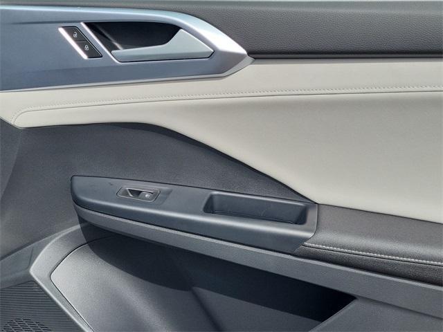 new 2025 Volkswagen Taos car