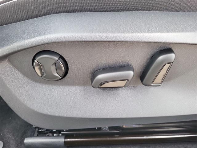 new 2025 Volkswagen Taos car