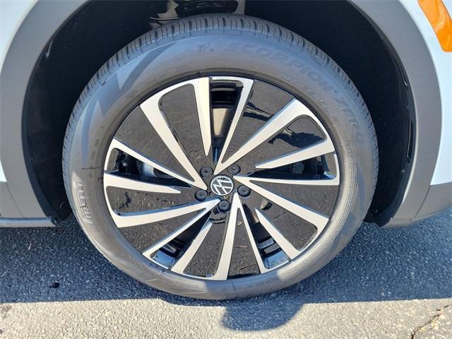 new 2025 Volkswagen ID.4 car, priced at $37,645