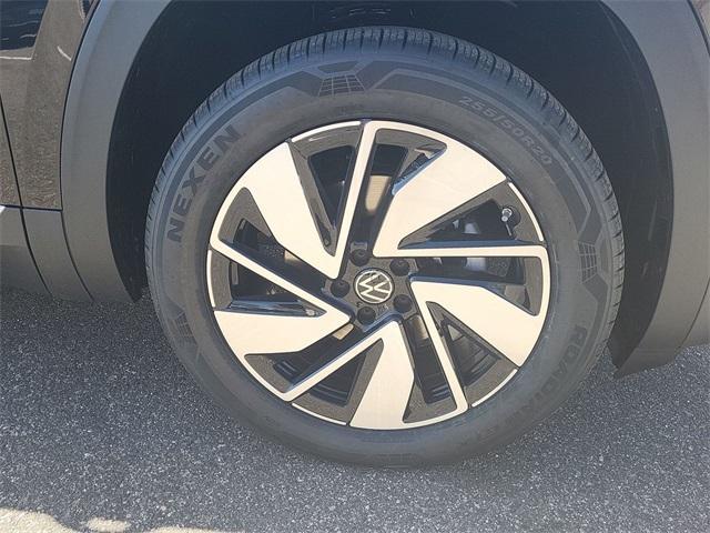 new 2025 Volkswagen Atlas car, priced at $46,277