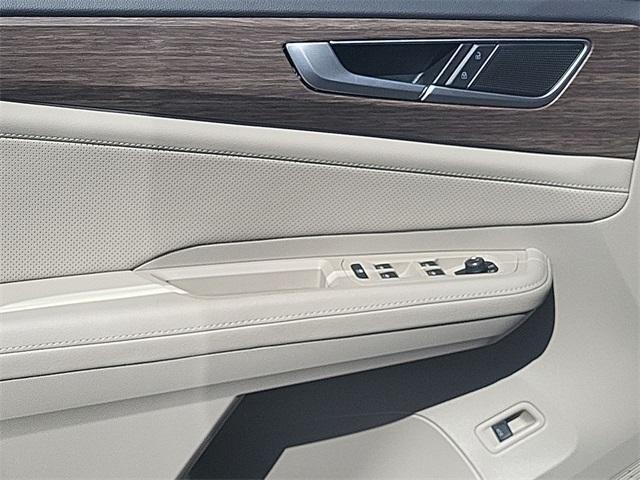 new 2025 Volkswagen Atlas car, priced at $46,277