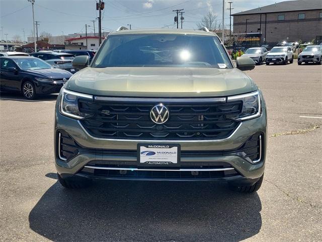 new 2025 Volkswagen Atlas car, priced at $51,714